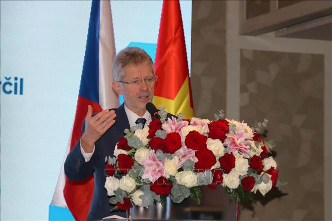 Chủ tịch thượng viện Quốc hội nước Cộng hoà Séc Milos Vystrcil phát biểu tại buổi gặp gỡ doanh nghiệp Việt Nam và Séc. Ảnh: Thanh Vũ-TTXVN
