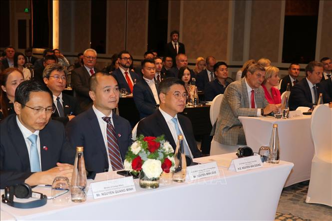 Ông Nguyễn Văn Dũng (thứ 3, trái sang), Phó Chủ tịch UBND TP. Hồ Chí Minh dự buổi gặp gỡ của Chủ tịch thượng viện Quốc hội nước Cộng hoà Séc Milos Vystrcil với doanh nghiệp Việt Nam và Séc. Ảnh: Thanh Vũ-TTXVN
