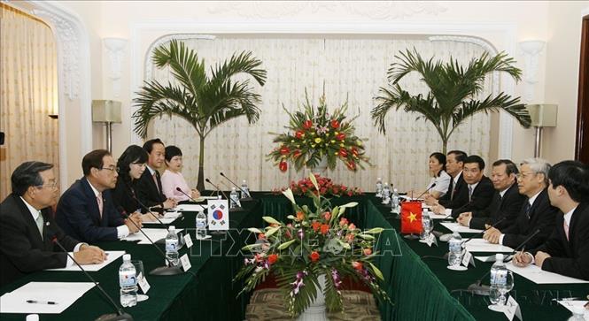Chủ tịch Quốc hội Nguyễn Phú Trọng hội đàm với Chủ tịch Quốc hội Hàn Quốc Lim Che Châng trong chuyến thăm hữu nghị chính thức Việt Nam (Hà Nội, 21/4/2008). Ảnh: Trí Dũng - TTXVN