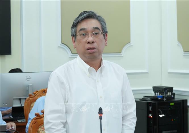 Ông Nguyễn Phước Lộc, Phó Bí thư Thành ủy, Chủ tịch UB MTTQ Việt Nam TP. Hồ Chí Minh phát biểu tại phiên họp. Ảnh: Hữu Duyên - TTXVN 