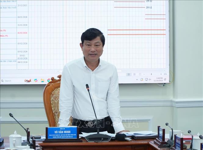 Ông Võ Văn Minh, Chủ tịch HĐND TP. Hồ Chí Minh, Chủ tịch Ủy ban Bầu cử TP phát biểu tại phiên họp. Ảnh: Hữu Duyên - TTXVN