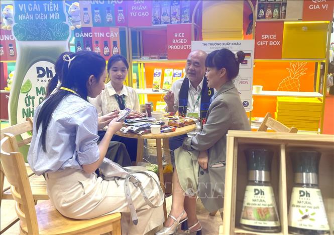 Doanh nghiệp gia vị Việt đa dạng kênh phân phối, đa dạng sản phẩm, lựa chọn khách hàng mục tiêu để mở rộng mạng lưới phân phối. Ảnh: Hương Giang - TTXVN