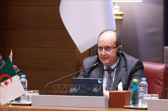 Thủ tướng Algeria Sifi Ghrieb phát biểu. Ảnh: Dương Giang-TTXVN