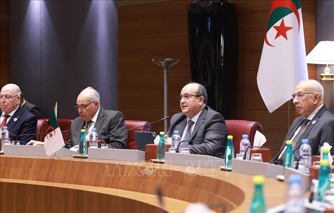 Thủ tướng Algeria Sifi Ghrieb phát biểu. Ảnh: Dương Giang-TTXVN