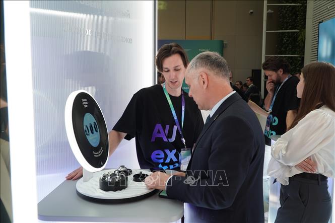 Giới thiệu các sản phẩm AI mới nhất. Ảnh: Tâm Hằng - PV TTXVN tại LB Nga