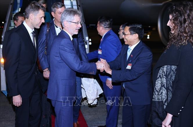 Đại diện lãnh đạo các bộ, ngành đón Chủ tịch Thượng viện Quốc hội Cộng hòa Séc Milos Vystrcil tại sân bay quốc tế Nội Bài. Ảnh: Minh Đức – TTXVN