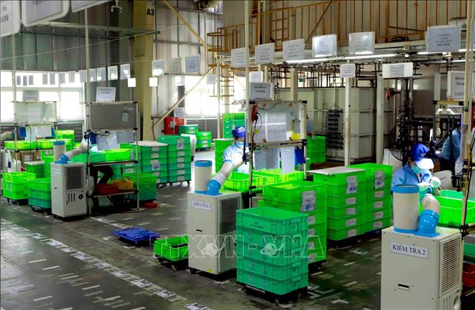 Dây chuyền sản xuất tại Công ty Ohashi Tekko Việt Nam khu công nghiệp Bình Xuyên. Ảnh: Nguyễn Thảo – TTXVN