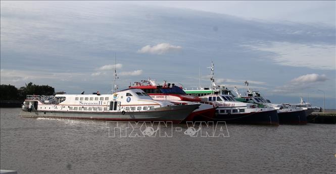 Tàu cao tốc tuyến biển tạm ngừng hoạt động, neo đậu tại Cảng hành khách Rạch Giá, phường Rạch Giá (An Giang). Ảnh: Lê Huy Hải - TTXVN