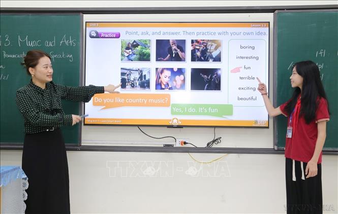 Giảng viên Tô Lan Anh, giáo viên Trường Tiểu học - THCS Lê Quý Đôn (Trường Cao đẳng Sư phạm Lạng Sơn) có nhiều sáng kiến trong công tác giảng dạy như: Khai thác ứng dụng LMS MOODLE để xây dựng công cụ kiểm tra, đánh giá môn Tiếng Anh. Cô được Trung ương Đoàn TNCS Hồ Chí Minh trao tặng danh hiệu “Nhà giáo trẻ tiêu biểu” cấp trung ương năm 2024. Ảnh: Anh Tuấn - TTXVN 