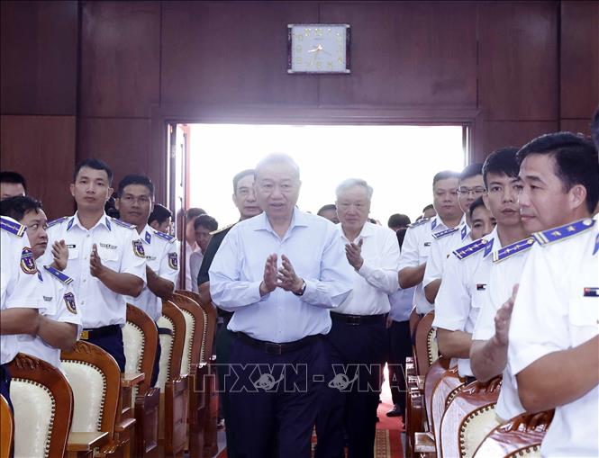 Tổng Bí thư Tô Lâm thăm, làm việc tại Bộ Tư lệnh Vùng Cảnh sát biển 4. Ảnh: Thống Nhất – TTXVN