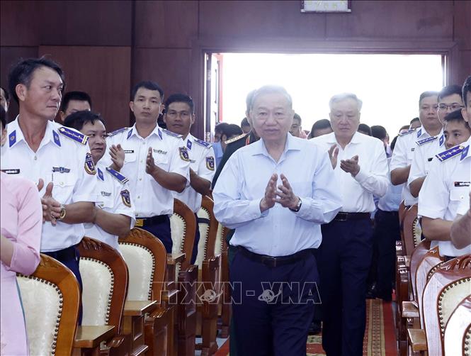 Tổng Bí thư Tô Lâm thăm, làm việc tại Bộ Tư lệnh Vùng Cảnh sát biển 4. Ảnh: Thống Nhất – TTXVN