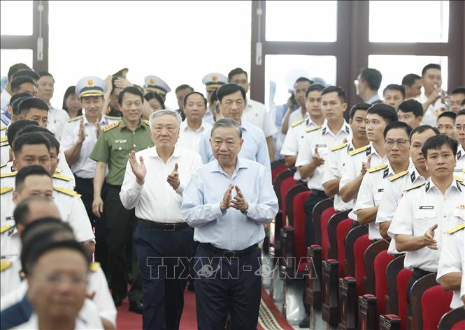 Tổng Bí thư Tô Lâm đến thăm, làm việc với Vùng 5 Hải quân. Ảnh: Thống Nhất – TTXVN