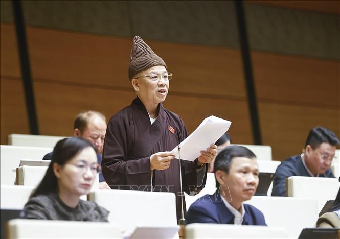 Hòa thượng Thích Thanh Quyết, đại biểu Quốc hội tỉnh Quảng Ninh phát biểu. Ảnh: Doãn Tấn - TTXVN