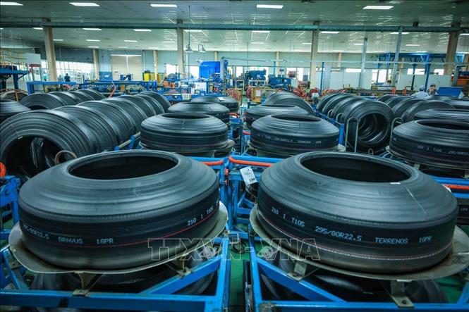 Khu vực lưu trữ phôi lốp TBR. Ảnh: Hoàng Hiếu - TTXVN