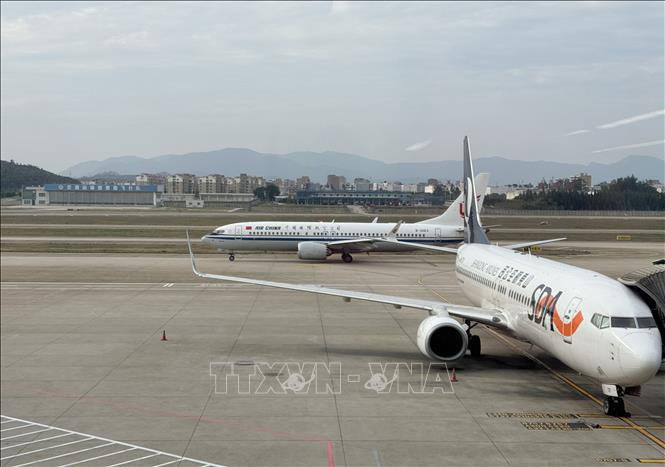 Máy bay của Hãng hàng không Air China và Shandong Airlines tại sân bay quốc tế Phúc Châu, tỉnh Phúc Kiến (Trung Quốc). Ảnh: Công Tuyên - PV TTXVN tại Trung Quốc 