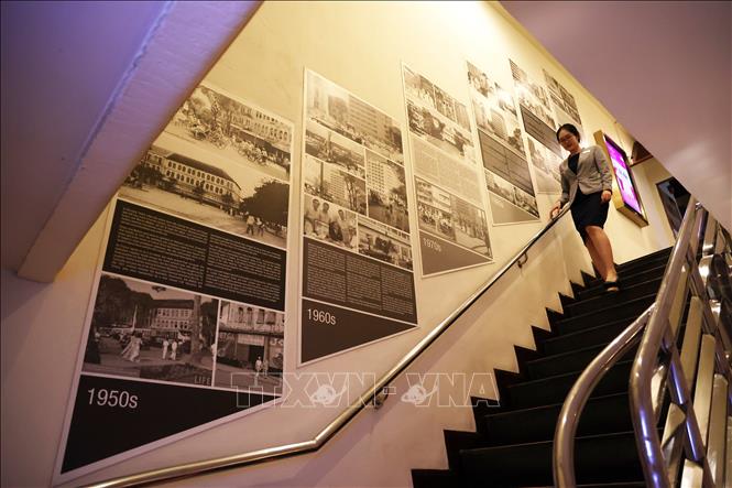 Một góc trưng bày quá trình hoạt động của khách sạn Caravelle Saigon gắn với lịch sử Sài Gòn - Thành phố Hồ Chí Minh. Ảnh: Hồng Đạt - TTXVN 