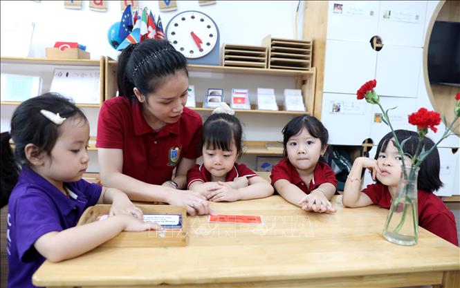 Trường Mầm non Thiên Đức (phường Phố Hiến) tổ chức nhiều chuyên đề giảng dạy với hình thức phong phú, sáng tạo, có sự tham gia, phối hợp từ giáo viên, học sinh và gia đình. Ảnh: Thế Duyệt – TTXVN