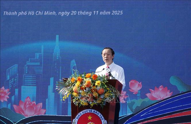 Thứ trưởng Thường trực Bộ Giáo dục và Đào tạo Phạm Ngọc Thưởng phát biểu tại buổi lễ. Ảnh: Thu Hoài - TTXVN