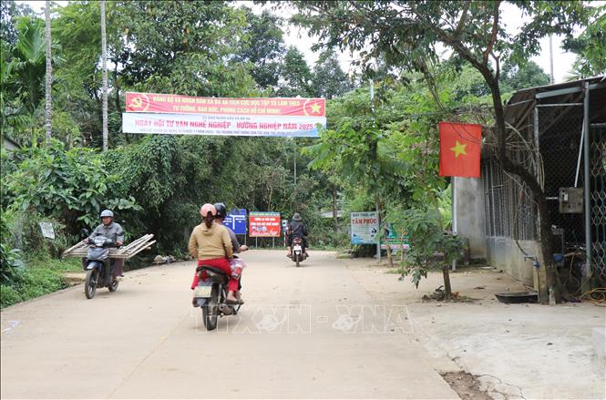 Truyền thông, đào tạo nghề, hướng nghiệp ở xã đặc biệt khó khăn Ba Xa (Quảng Ngãi). Ảnh: Phạm Cường - TTXVN