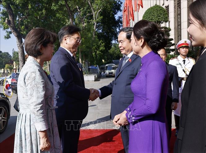 Chủ tịch Quốc hội Trần Thanh Mẫn và Phu nhân chủ trì lễ đón Chủ tịch Quốc hội Hàn Quốc Woo Won Shik và Phu nhân thăm chính thức Việt Nam. Ảnh: Doãn Tấn - TTXVN