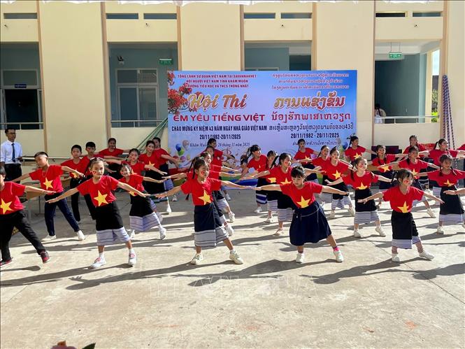 Một tiết mục văn nghệ của các em học sinh tại Hội thi “Em yêu tiếng Việt”. Ảnh: TTXVN phát