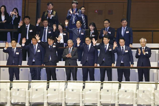 Chủ tịch Quốc hội Hàn Quốc Woo Won Shik dự khán phiên họp của Quốc hội. Ảnh: Doãn Tấn - TTXVN