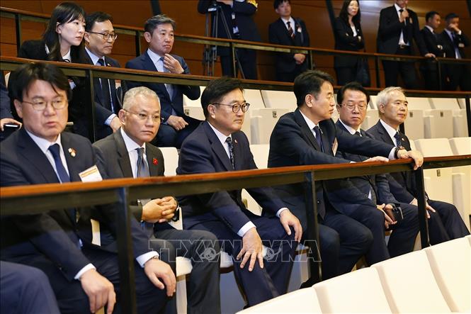 Chủ tịch Quốc hội Hàn Quốc Woo Won Shik dự khán phiên họp của Quốc hội. Ảnh: Doãn Tấn - TTXVN