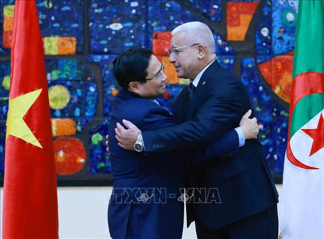 Thủ tướng Phạm Minh Chính hội kiến Chủ tịch Quốc hội Nhân dân Algeria (Hạ viện Algeria) Brahim Boughali. Ảnh: Dương Giang-TTXVN