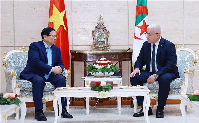 Thủ tướng Phạm Minh Chính hội kiến Chủ tịch Quốc hội Nhân dân Algeria (Hạ viện Algeria) Brahim Boughali. Ảnh: Dương Giang-TTXVN
