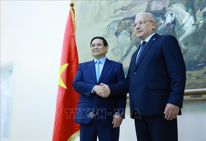 Thủ tướng Phạm Minh Chính hội kiến Chủ tịch Quốc hội Nhân dân Algeria (Hạ viện Algeria) Brahim Boughali. Ảnh: Dương Giang-TTXVN
