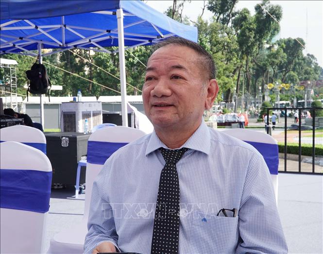 Ông Hoàng Quốc Long, Hiệu trưởng Trường Trung cấp Nguyễn Tất Thành (Thành phố Hồ Chí Minh) nêu ý kiến về ba dự án luật giáo dục. Ảnh: Thu Hoài - TTXVN