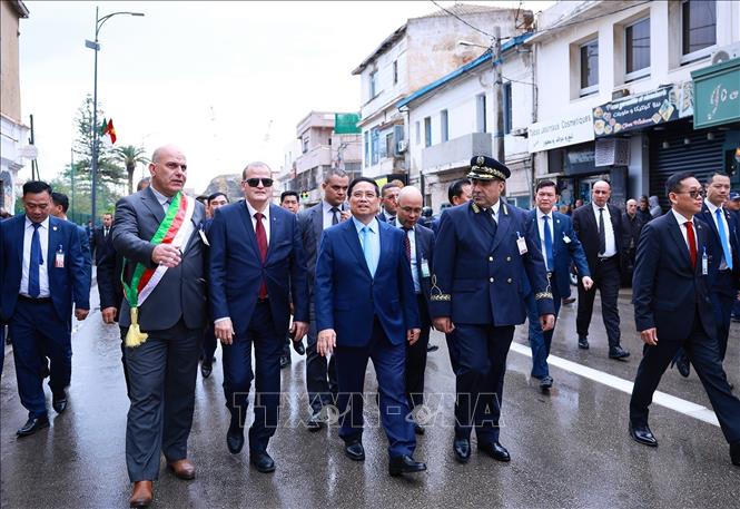 Thủ tướng Phạm Minh Chính thăm Đại lộ Hồ Chí Minh tại thủ đô Alger, Algeria. Ảnh: Dương Giang-TTXVN