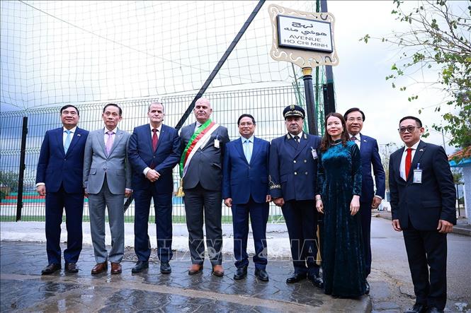 Thủ tướng Phạm Minh Chính thăm Đại lộ Hồ Chí Minh tại thủ đô Alger, Algeria. Ảnh: Dương Giang-TTXVN