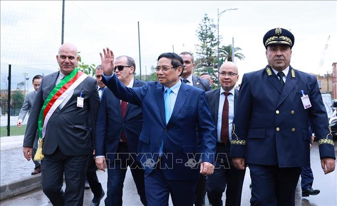 Thủ tướng Phạm Minh Chính thăm Đại lộ Hồ Chí Minh tại thủ đô Alger, Algeria. Ảnh: Dương Giang-TTXVN