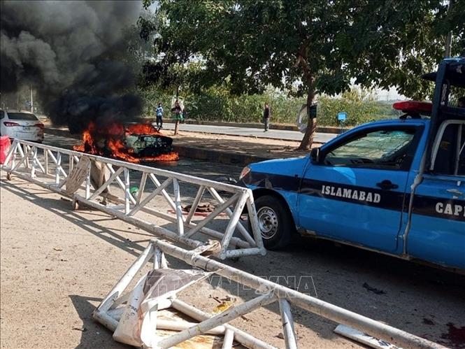 Hiện trường vụ đánh bom liều chết tại Islamabad, Pakistan, ngày 11/11/2025. Ảnh: THX/TTXVN