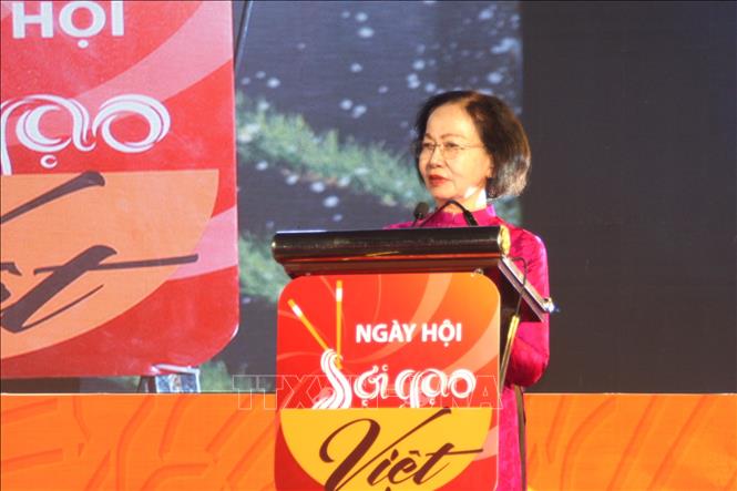 Bà Nguyễn Thị Khánh, Chủ tịch Hiệp hội Du lịch Thành phố Hồ Chí Minh phát biểu tại Lễ khai mạc Ngày hội. Ảnh: Mỹ Phương – TTXVN 