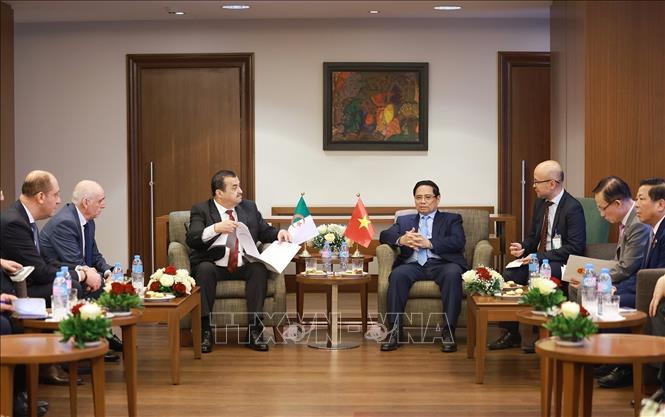 Thủ tướng Phạm Minh Chính tiếp ông Mohamed Arkab, Bộ trưởng Bộ Năng lượng Algeria. Ảnh: Dương Giang-TTXVN