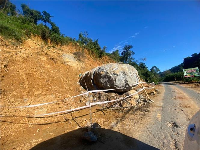 Một điểm sạt lở trên tuyến quốc lộc 47, đoạn từ xã Lương Sơn đi xã biên giới Bát Mọt (Thanh Hoá). Ảnh: Nguyễn Nam-TTXVN