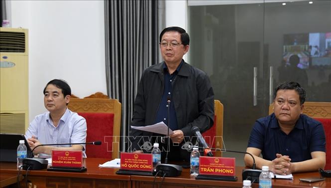 Phó Thủ tướng Chính phủ Hồ Quốc Dũng báo cáo tại điểm cầu tỉnh Khánh Hòa. Ảnh: Xuân Triệu - TTXVN