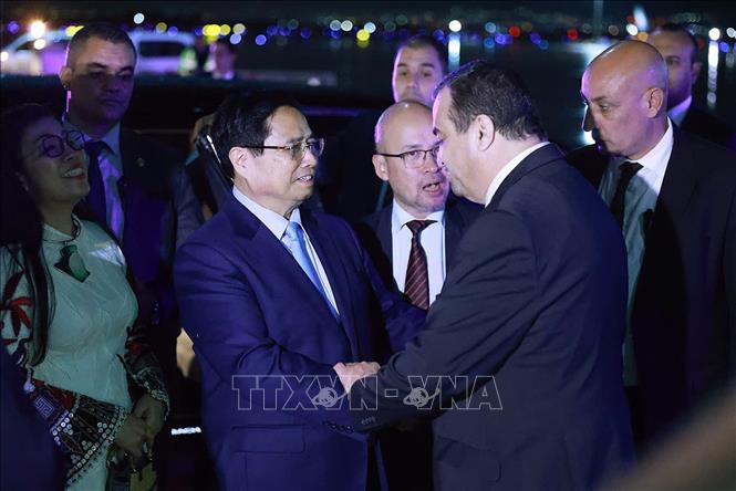 Lễ tiễn Thủ tướng Phạm Minh Chính và Phu nhân tại Sân bay quốc tế Houari Boumediene, thủ đô Algiers. Ảnh: Dương Giang-TTXVN 