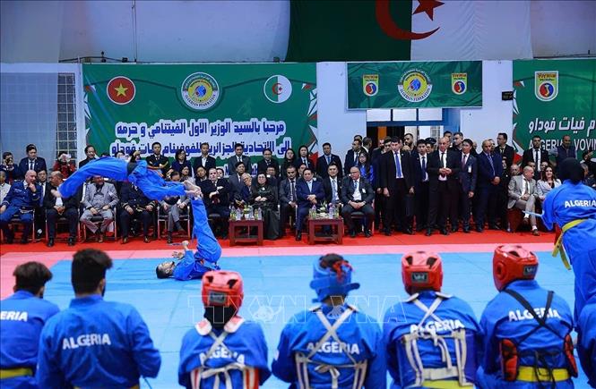 Thủ tướng Phạm Minh Chính và Phu nhân xem màn biểu diễn của Đội tuyển quốc gia Vovinam Algeria và các vận động viên của Liên đoàn Vovinam tại Algeria. Ảnh: Dương Giang-TTXVN 