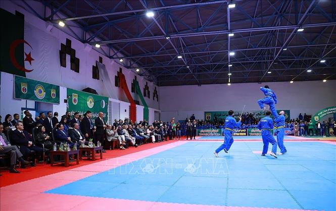 Thủ tướng Phạm Minh Chính và Phu nhân xem màn biểu diễn của Đội tuyển quốc gia Vovinam Algeria và các vận động viên của Liên đoàn Vovinam tại Algeria. Ảnh: Dương Giang-TTXVN 