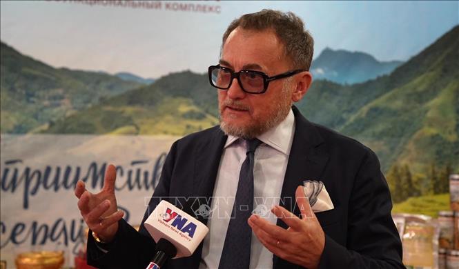 Ông Andrian Sinebok, Chủ tịch Hội đồng kinh doanh Nga-Việt, trả lời phỏng vấn phóng viên TTXVN tại Nga. Ảnh: Trần Hải - PV TTXVN tại Nga