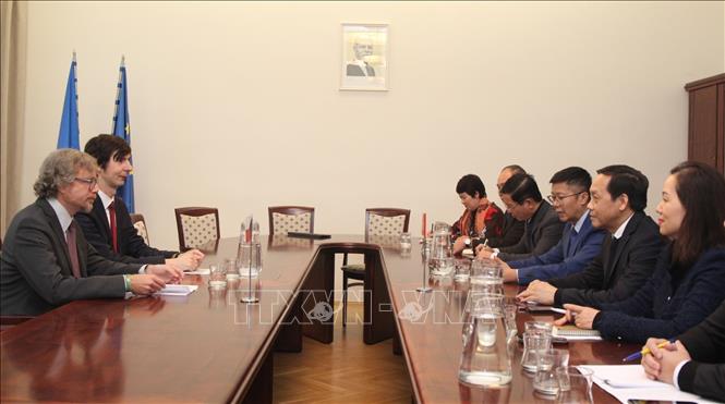 Quang cảnh buổi làm việc giữa Đoàn công tác của Ban Nội chính Trung ương và đại diện Bộ Tư Pháp CH Séc. Ảnh: Việt Thắng - PV TTXVN tại Séc