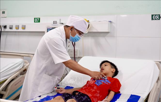 Sau 14 ngày được điều trị tích cực tại Bệnh viện Nhi đồng Đồng Nai, bé Đ.M.T hồi phục sức khoẻ. Ảnh: Lê Xuân-TTXVN