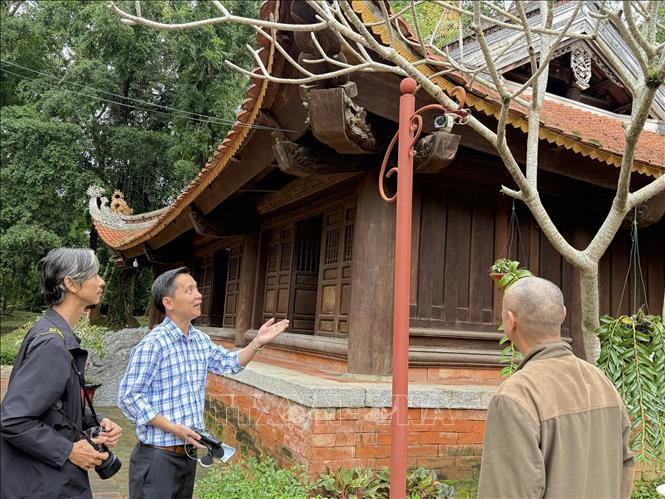 Camera AI sẽ quét và thuyết minh tự động tại các điểm di tích, cung cấp thông tin cho du khách. Ảnh: Việt Hoàng - TTXVN