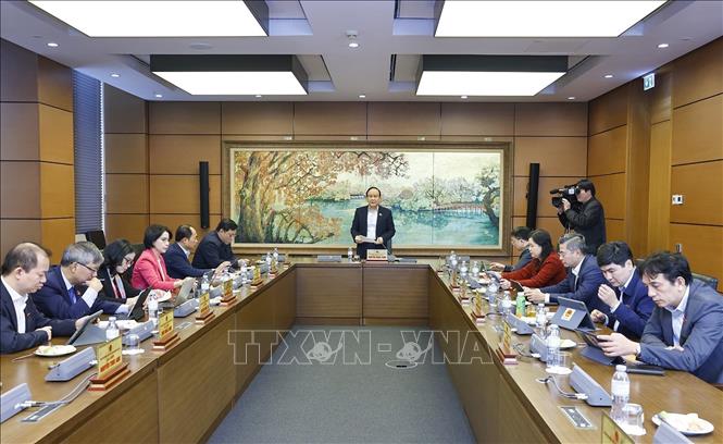 Đoàn đại biểu Quốc hội TP Hà Nội thảo luận ở tổ. Ảnh: Doãn Tấn - TTXVN