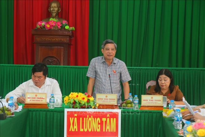 Ông Đồng Văn Thanh, Phó Bí thư Thường trực Thành ủy, Chủ tịch HĐND thành phố Cần Thơ phát biểu tại buổi làm việc với xã Lương Tâm. Ảnh: Duy Khương - TTXVN
