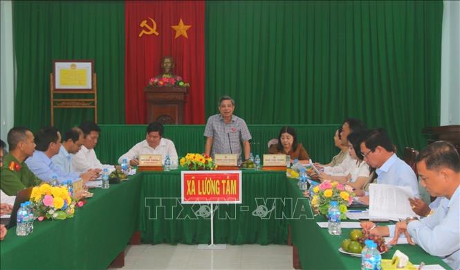 Ông Đồng Văn Thanh, Phó Bí thư Thường trực Thành ủy, Chủ tịch HĐND thành phố Cần Thơ phát biểu tại buổi làm việc với xã Lương Tâm. Ảnh: Duy Khương - TTXVN