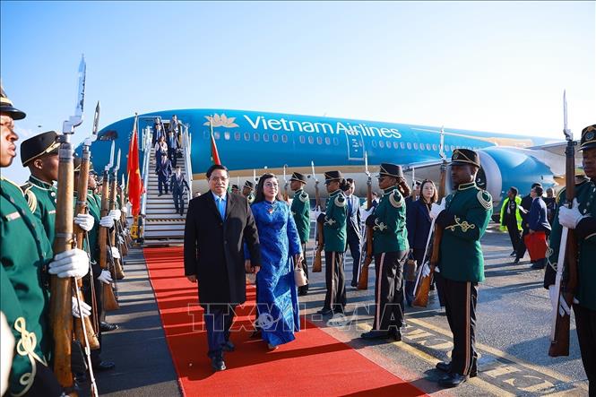 Lễ đón Thủ tướng Phạm Minh Chính và Phu nhân tại sân bay O.R. Tambo, Johannesburg, Nam Phi. Ảnh: Dương Giang-TTXVN